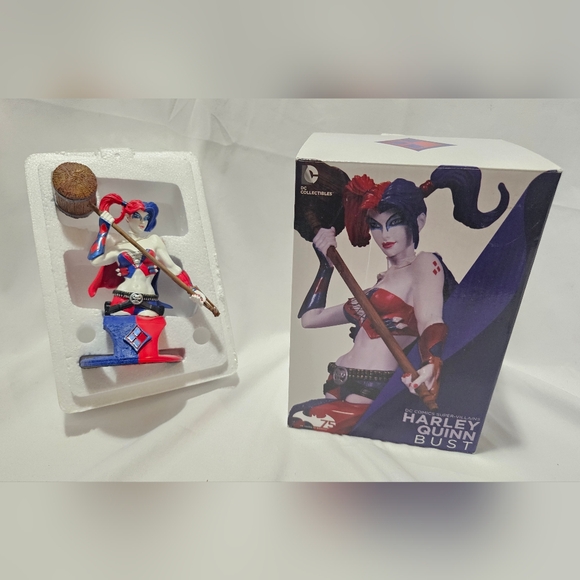 Harley Quinn Bust and Comic Bundle - Picture 2 of 10